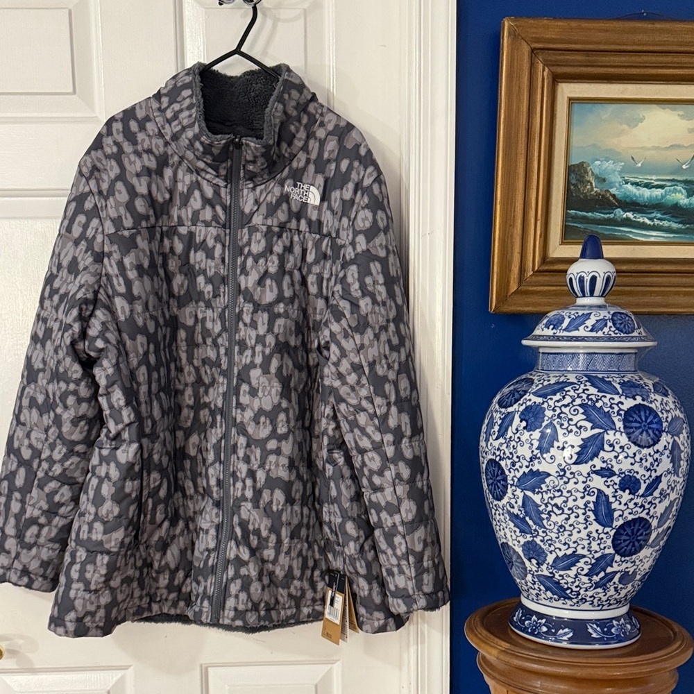 NWT Women’s The North Face Reversible Mossbud Swirl Grey Leopard Print Jacket